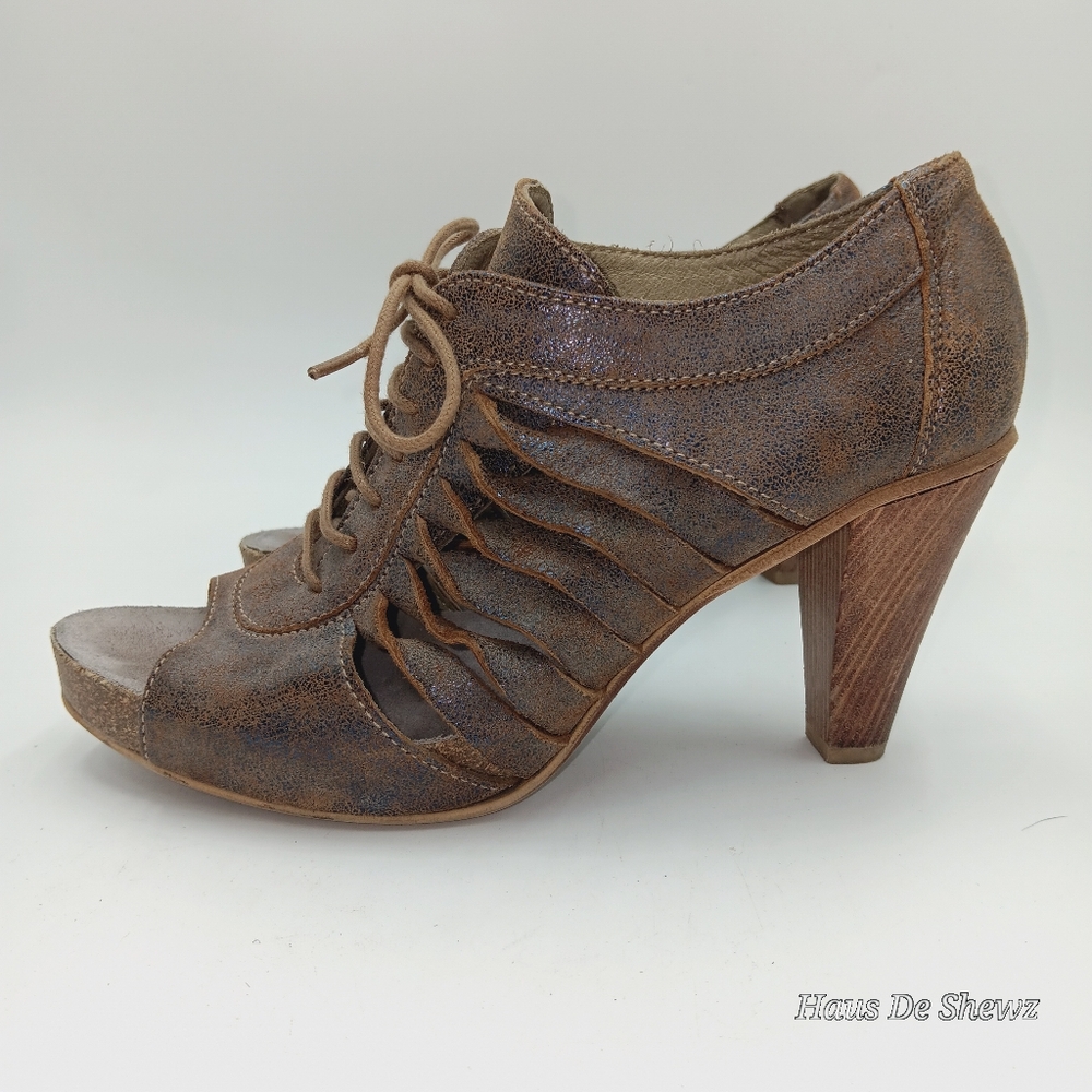 DKODE Womens  Brown Peep Toe Distressed Leather Heels . Size 40